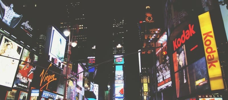 How does AMP affect advertising?